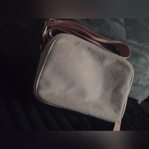 Juicy Couture Light Pink Crossbody Bag with Rhinestone Logo - Picture 2 of 4